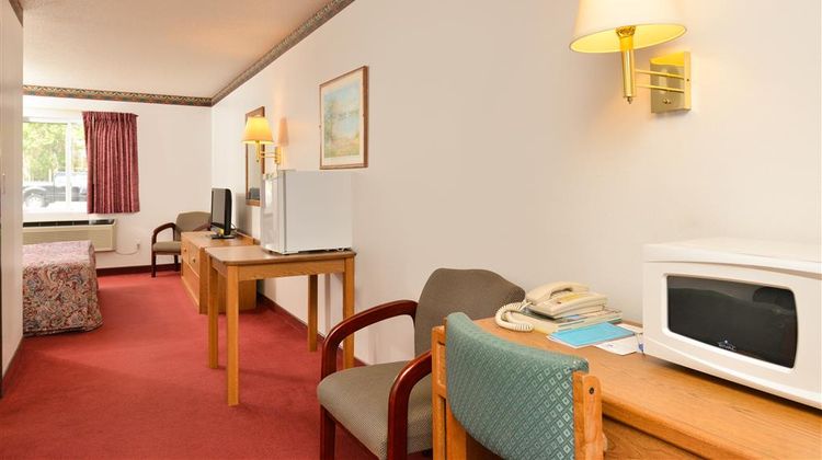Americas Best Value Inn and Suites Suite
