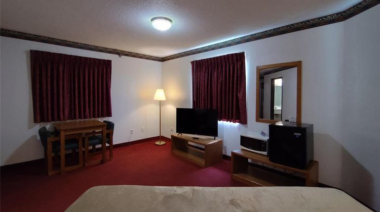 Americas Best Value Inn and Suites Suite