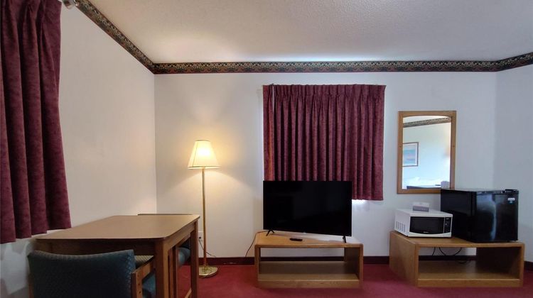 Americas Best Value Inn and Suites Suite