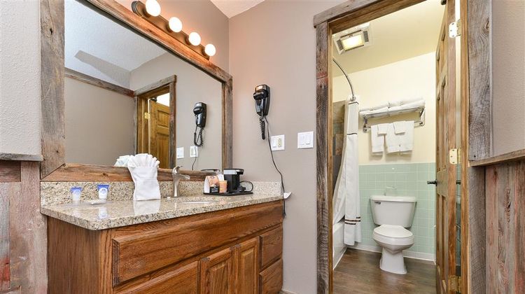 Americas Best Value Inn Room