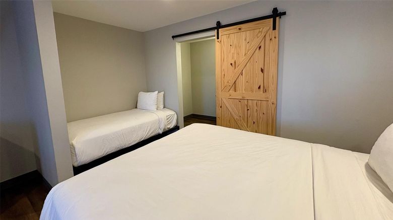<b>Americas Best Value Inn Room</b>. Images powered by <a href="https://iceportal.shijigroup.com/" title="IcePortal" target="_blank">IcePortal</a>.