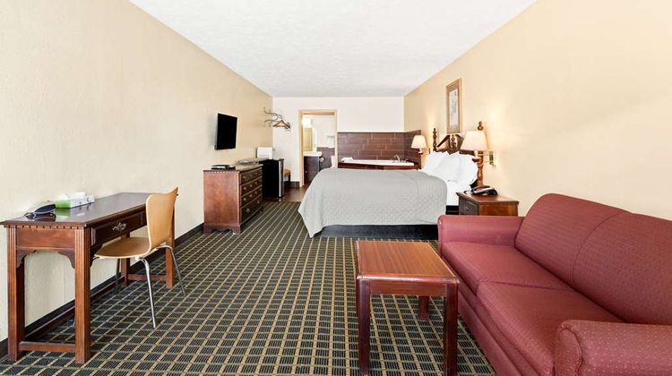 Americas Best Value Inn & Suites Room