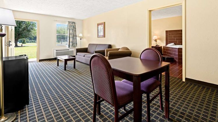 Americas Best Value Inn & Suites Suite