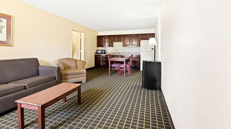 Americas Best Value Inn & Suites Suite