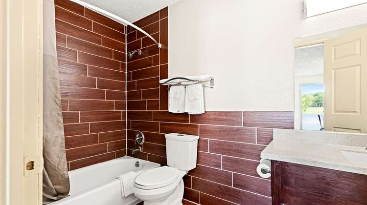 Americas Best Value Inn & Suites Room