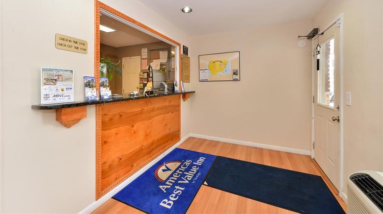 <b>Americas Best Value Inn Downtown Lobby</b>. Images powered by <a href="https://iceportal.shijigroup.com/" title="IcePortal" target="_blank">IcePortal</a>.