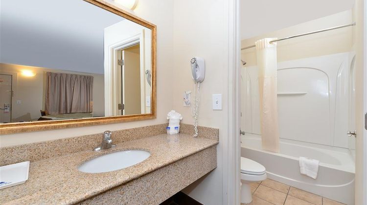Americas Best Value Inn Downtown Room