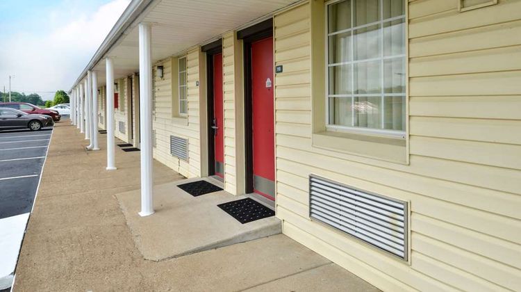 Americas Best Value Inn Exterior