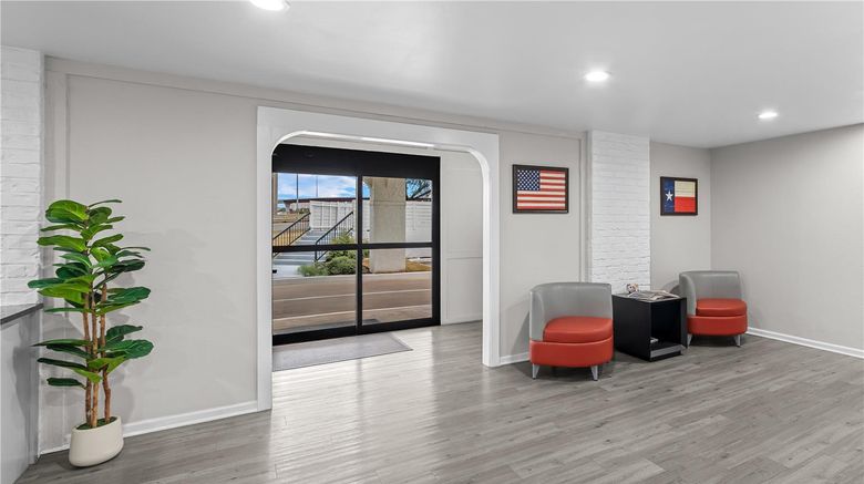 <b>Americas Best Value Inn Lobby</b>. Images powered by <a href="https://iceportal.shijigroup.com/" title="IcePortal" target="_blank">IcePortal</a>.