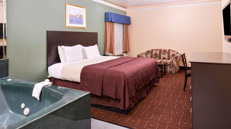 Americas Best Value Inn Baytown Suite