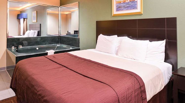 Americas Best Value Inn Baytown Suite