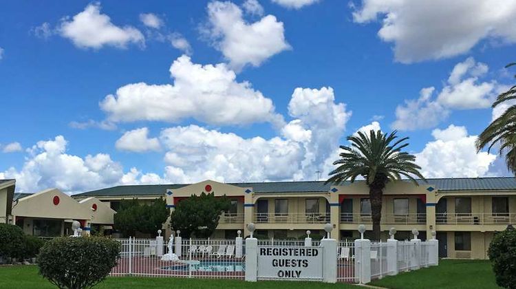 American Choice Inn Exterior