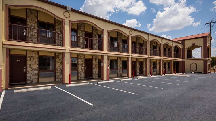 Americas Best Value Inn Exterior