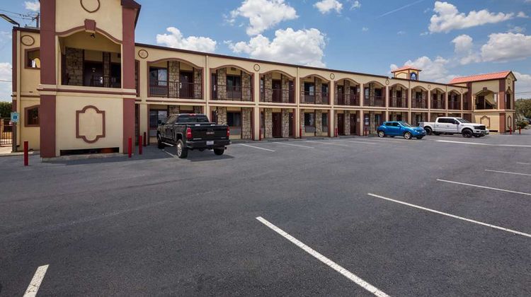 Americas Best Value Inn Exterior