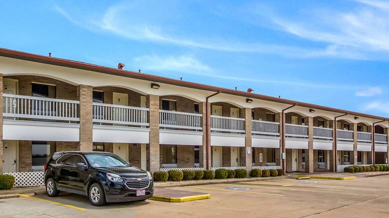 <b>Americas Best Value Inn Columbus Exterior</b>. Images powered by <a href="https://iceportal.shijigroup.com/" title="IcePortal" target="_blank">IcePortal</a>.