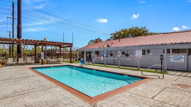 <b>Americas Best Value Inn Columbus Pool</b>. Images powered by <a href="https://iceportal.shijigroup.com/" title="IcePortal" target="_blank">IcePortal</a>.