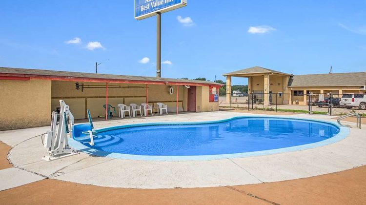 Americas Best Value Inn - Giddings Pool