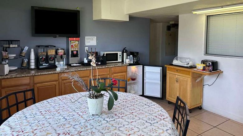 <b>Americas Best Value Inn Restaurant</b>. Images powered by <a href="https://iceportal.shijigroup.com/" title="IcePortal" target="_blank">IcePortal</a>.
