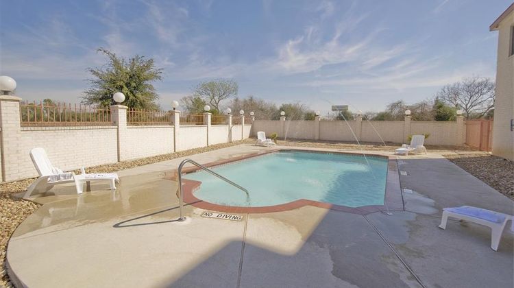 Americas Best Value Inn & Suites-Hempste Pool
