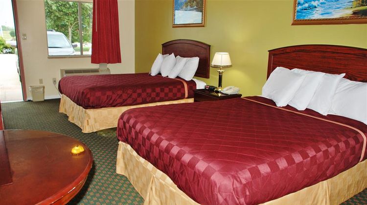Americas Best Value Inn & Suites-Hempste Room