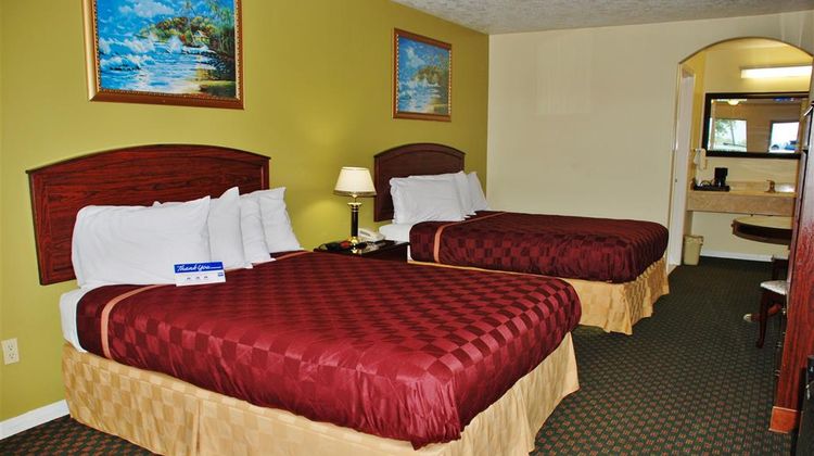 Americas Best Value Inn & Suites-Hempste Room