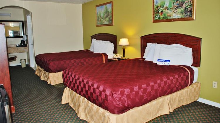Americas Best Value Inn & Suites-Hempste Room