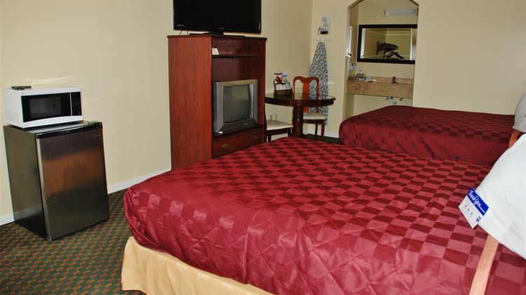 Americas Best Value Inn & Suites-Hempste Room