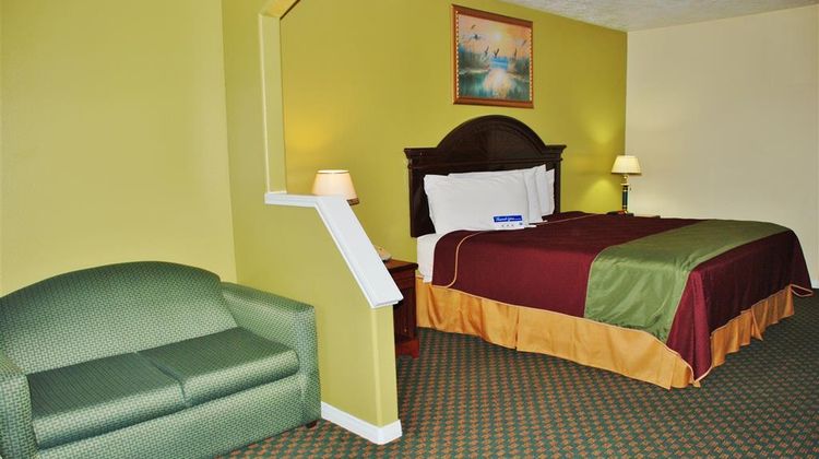 Americas Best Value Inn & Suites-Hempste Suite