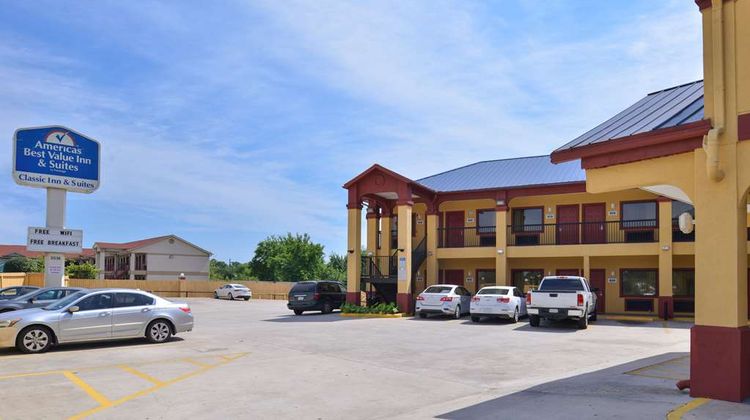Americas Best Value Inn & Suites-Downtow Exterior