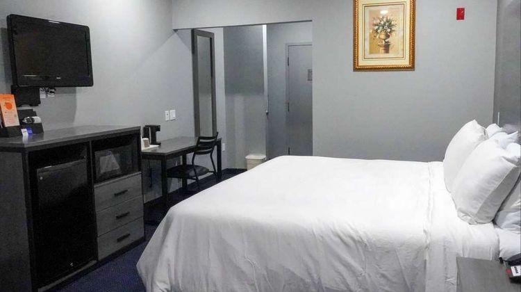 Americas Best Value Inn & Stes Bush Arpt Room