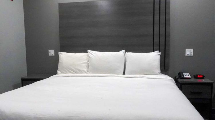 Americas Best Value Inn & Stes Bush Arpt Room