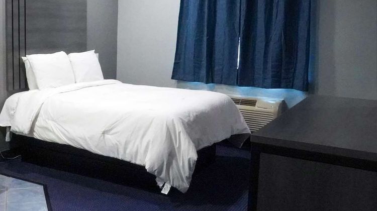 Americas Best Value Inn & Stes Bush Arpt Room