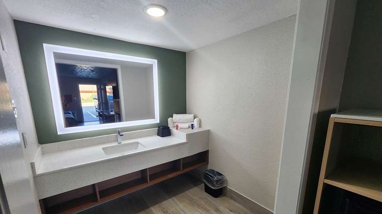 <b>Americas Best Value Inn Longview Room</b>. Images powered by <a href="https://iceportal.shijigroup.com/" title="IcePortal" target="_blank">IcePortal</a>.