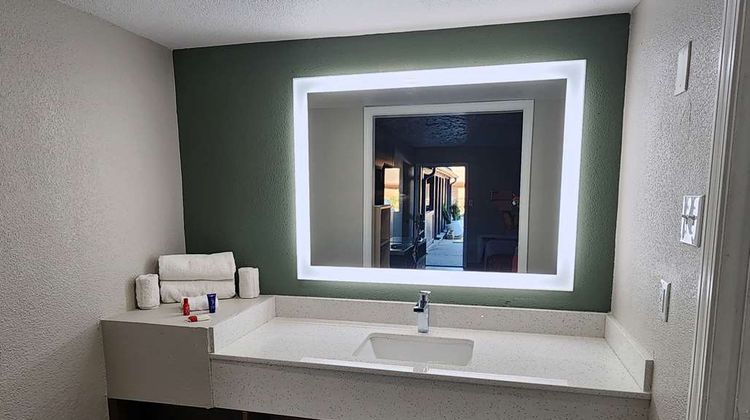 Americas Best Value Inn Longview Room