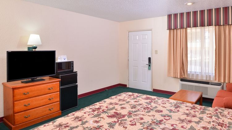 Americas Best Value Inn Suite