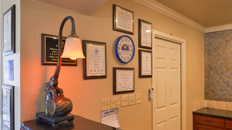 <b>Americas Best Value Inn Lobby</b>. Images powered by <a href="https://iceportal.shijigroup.com/" title="IcePortal" target="_blank">IcePortal</a>.