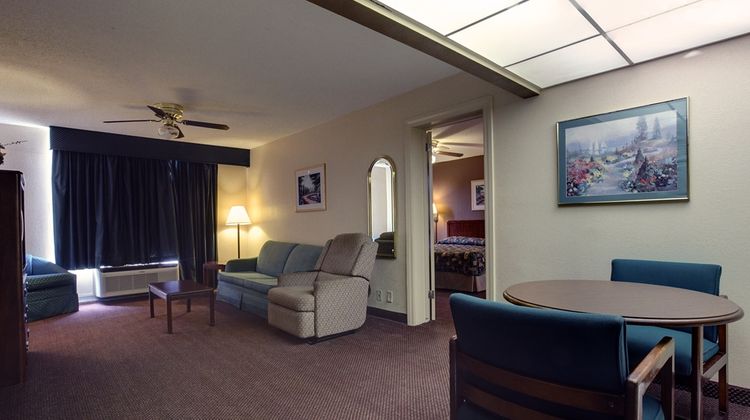Americas Best Value Inn - Marshall Suite