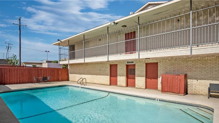 Americas Best Value Midlothian Pool