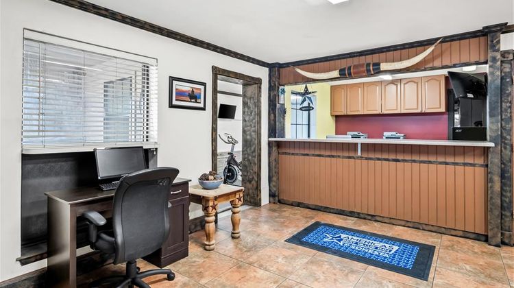 Americas Best Value Midlothian Lobby