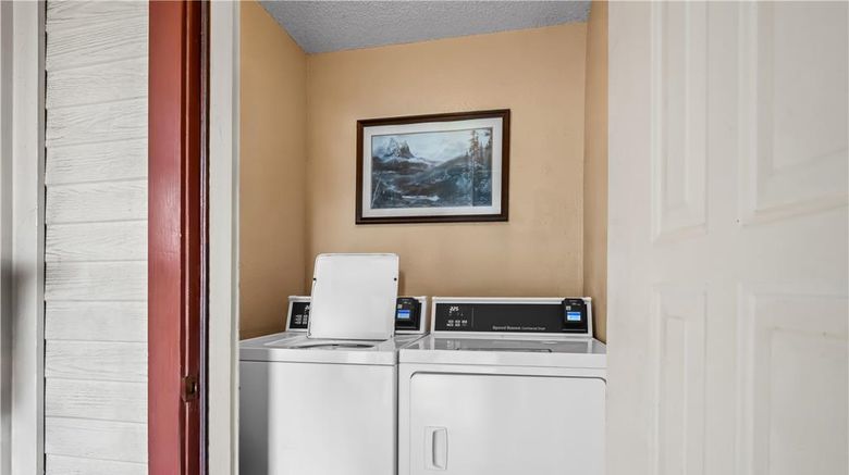 <b>Americas Best Value Midlothian Other</b>. Images powered by <a href="https://iceportal.shijigroup.com/" title="IcePortal" target="_blank">IcePortal</a>.