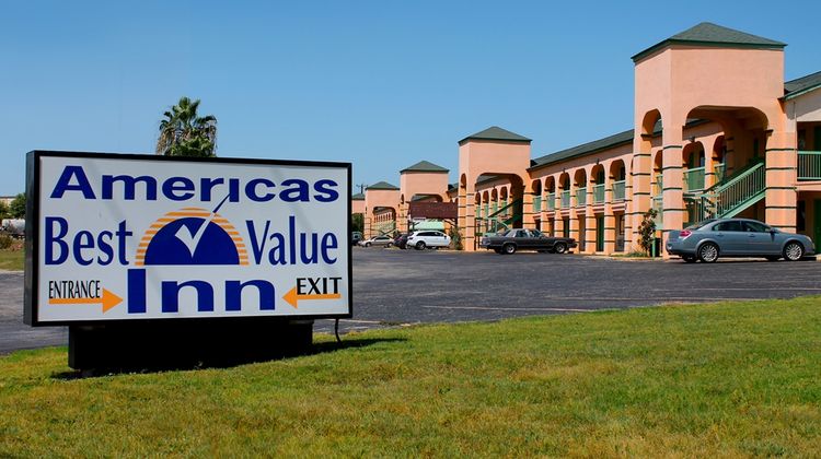 Americas Best Value Inn AT&T Center Exterior