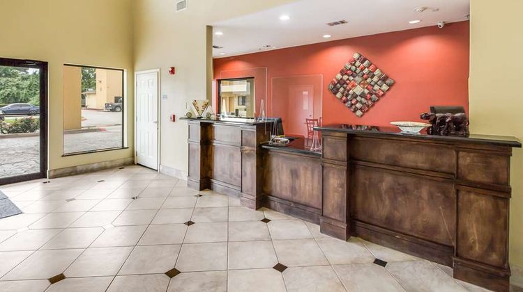 Americas Best Value Inn Tomball Lobby
