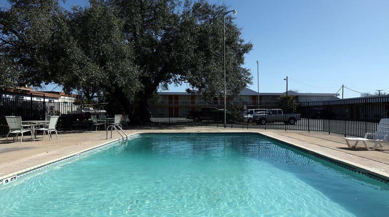 <b>Americas Best Value Inn Pool</b>. Images powered by <a href="https://iceportal.shijigroup.com/" title="IcePortal" target="_blank">IcePortal</a>.