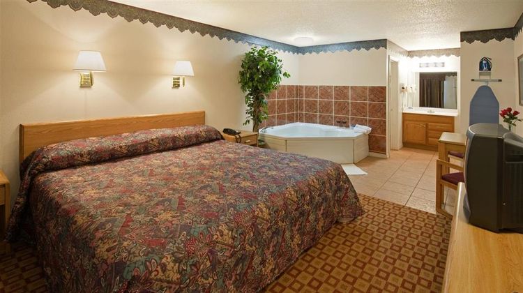 Americas Best Value Inn Suite