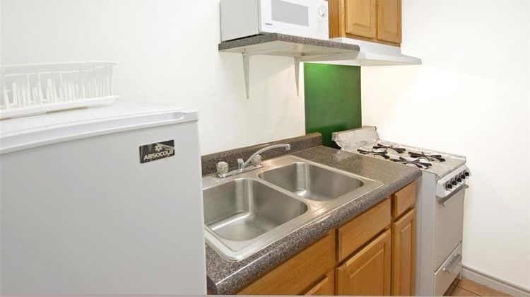 Americas Best Value Inn Suite
