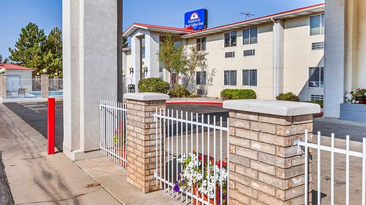 Americas Best Value Inn Exterior