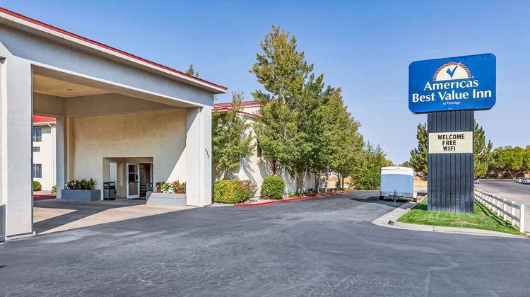 Americas Best Value Inn Exterior