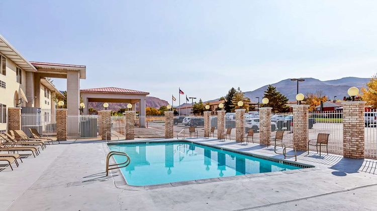 Americas Best Value Inn Pool