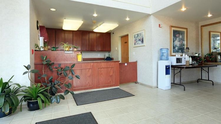 Americas Best Value Inn Edmonds Lobby