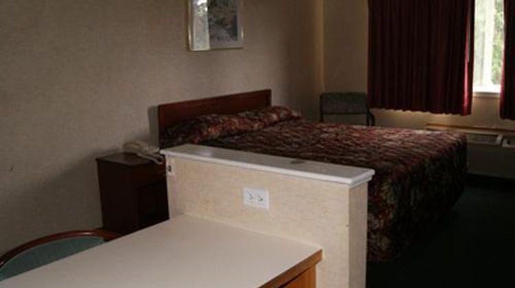 Americas Best Value Inn Edmonds Suite